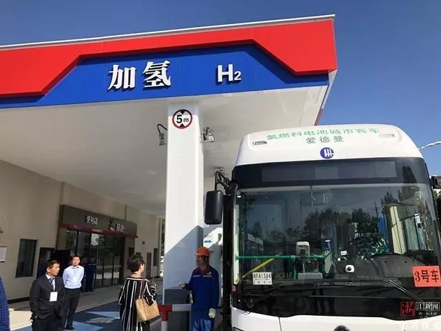 浙江首条燃料电池公交线在嘉善开通，首批投放10辆运营
