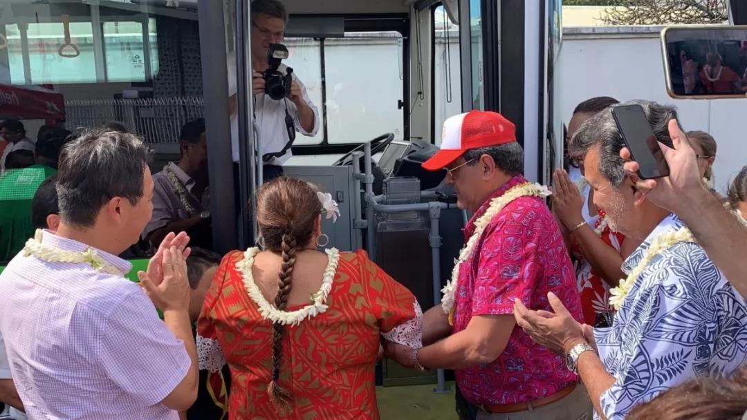 总统见证！大溪地这个“海岛中的爱马仕”迎来首批纯电动大巴